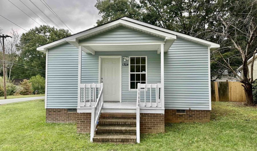 1304 Queen Ann St, Burlington, NC 27217 - 2 Beds, 1 Bath