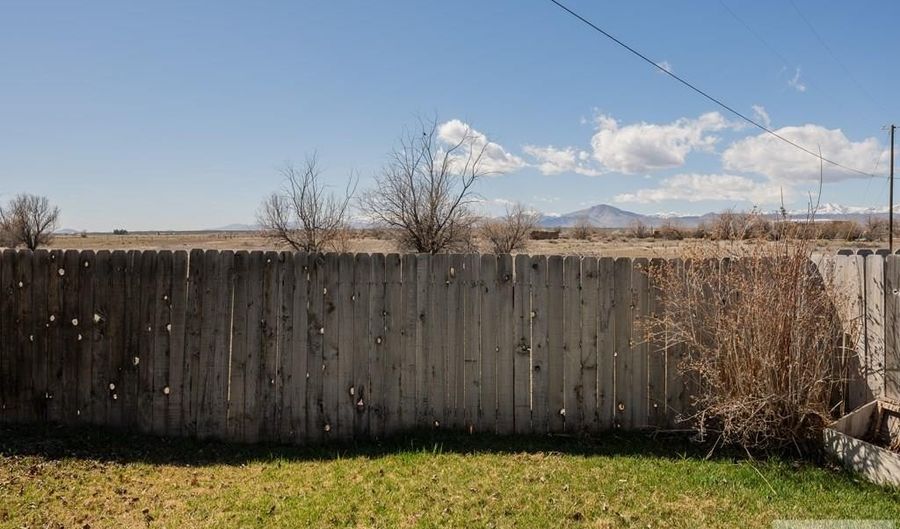 335 Augusta Dr, Arco, ID 83213 - 3 Beds, 1 Bath