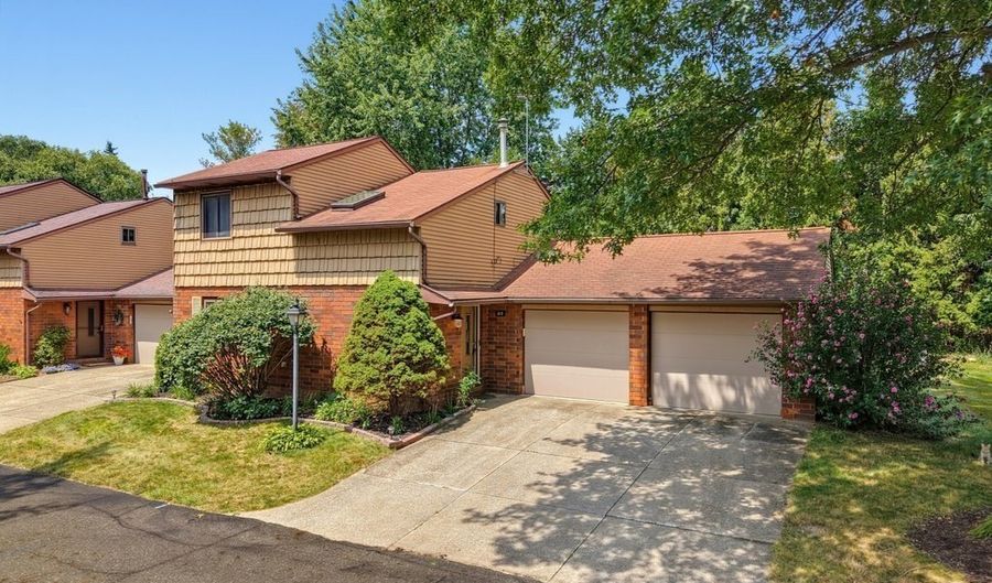 315 Guys Run Rd, Akron, OH 44319 - 2 Beds, 2 Bath