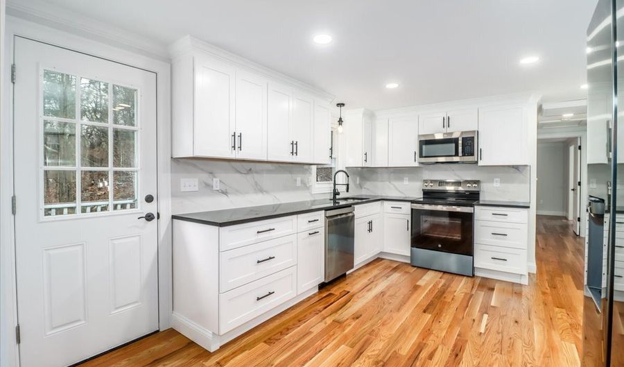 27 Long Meadow Ln, Bethel, CT 06801 - 3 Beds, 3 Bath