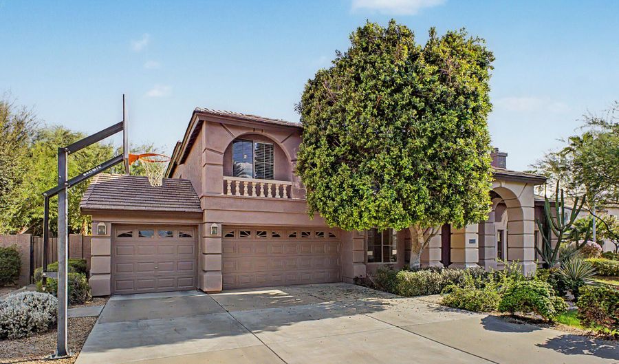 2721 W TULSA St, Chandler, AZ 85224 - 5 Beds, 5 Bath