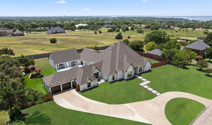209 Carriage Hill Ln, Heath, TX 75032 - 5 Beds, 5 Bath