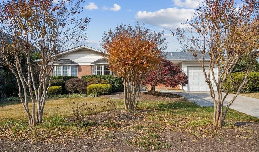 5813 MIDHILL St, Bethesda, MD 20817 - 5 Beds, 4 Bath