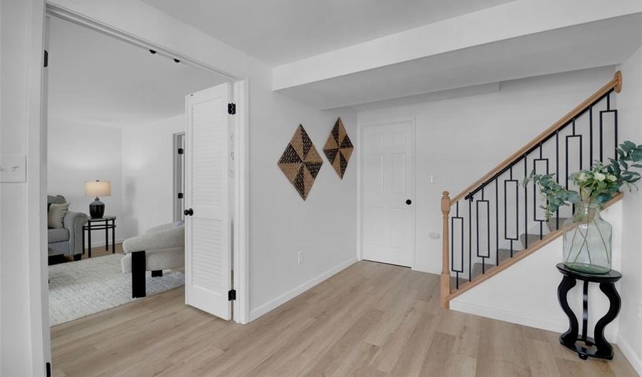 504 Thornlea Ct, Ballwin, MO 63011 - 4 Beds, 3 Bath