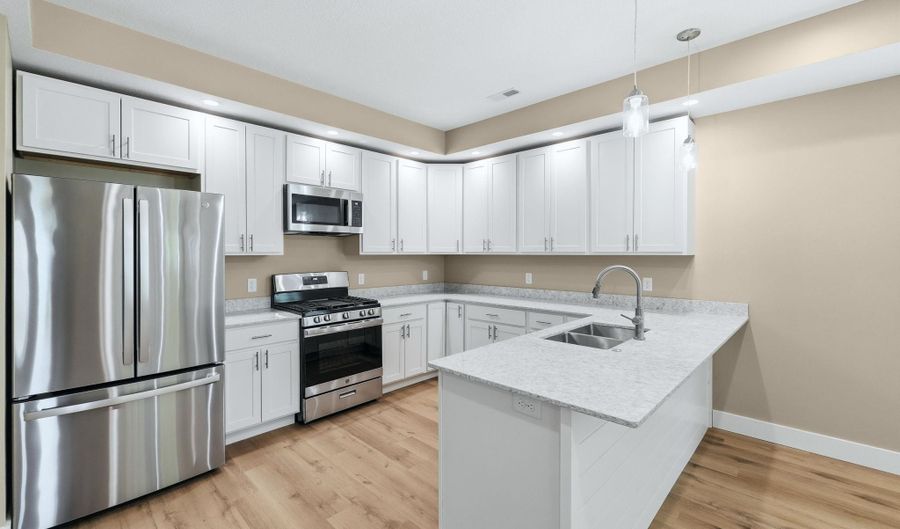206 W Lincoln St, Ashley, IN 46705 - 3 Beds, 3 Bath