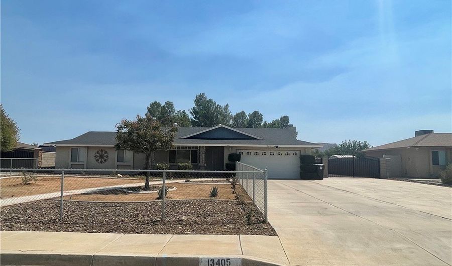 13405 Applewood Rd, Apple Valley, CA 92308 - 3 Beds, 2 Bath