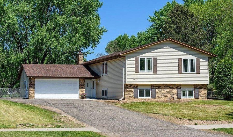 15769 Hayes Trl, Apple Valley, MN 55124 - 4 Beds, 3 Bath