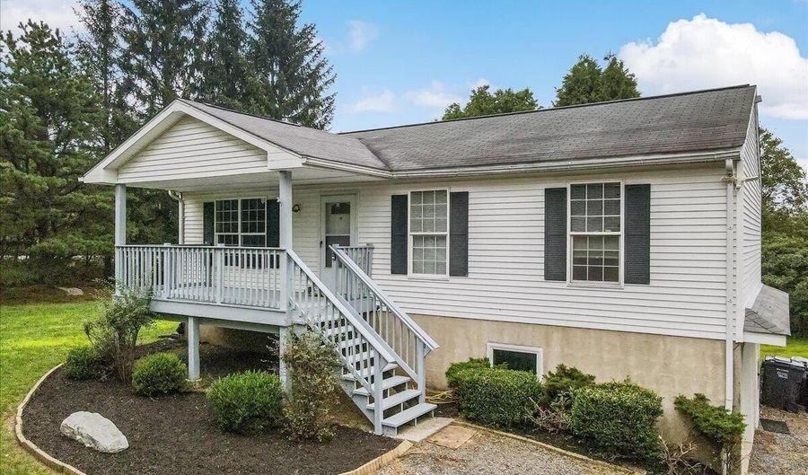 1842 Glacier Dr, Blakeslee, PA 18610 - 3 Beds, 2 Bath