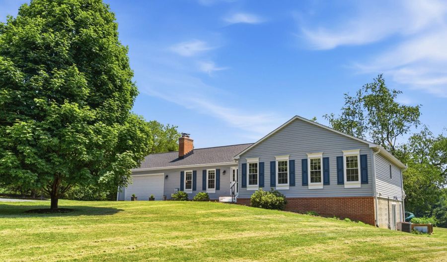21031 CLARKSBURG Rd, Boyds, MD 20841 - 4 Beds, 3 Bath