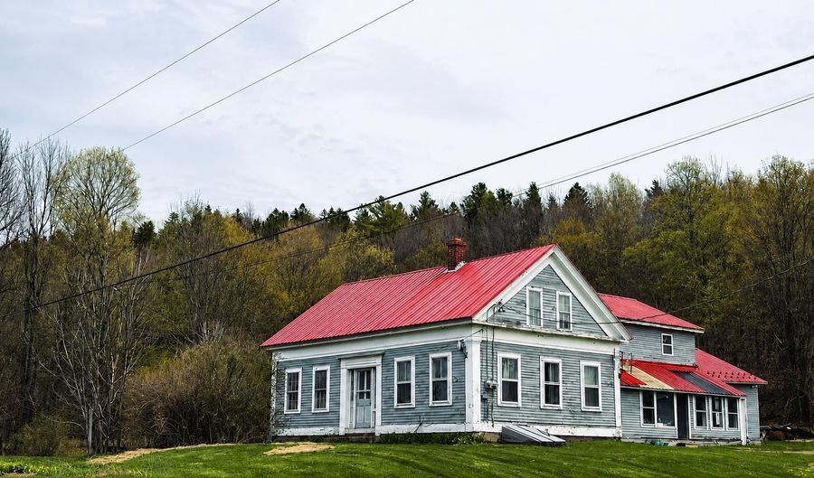 15 Daniels Rd W, Albany, VT 05845 - 5 Beds, 2 Bath