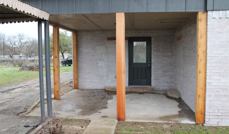 104 S Hubbard St 3 Lots, Alvord, TX 76225 - 3 Beds, 2 Bath