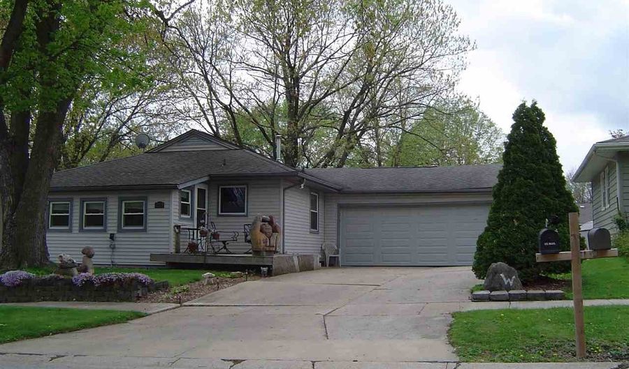 325 E Hickory St, North Liberty, IA 52317 - 3 Beds, 2 Bath