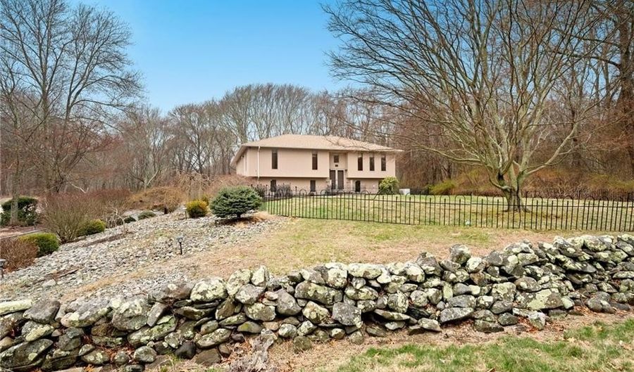 365 Snuff Mill Rd, North Kingstown, RI 02874 - 3 Beds, 2 Bath