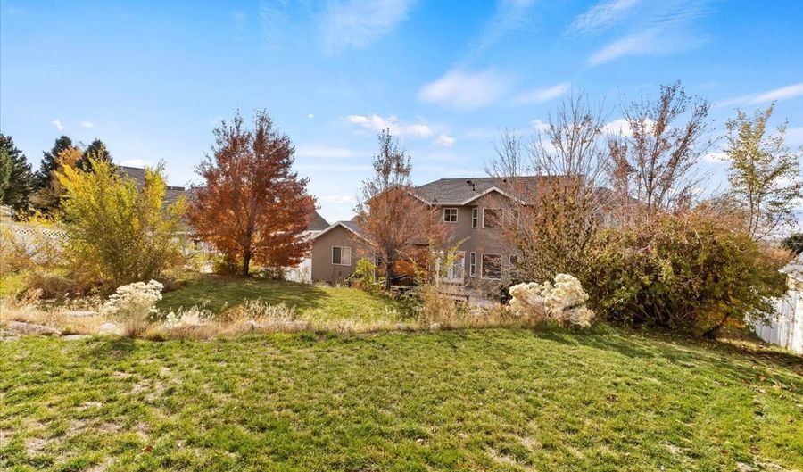 3592 W CANYON Hts, Cedar Hills, UT 84062 - 5 Beds, 3 Bath