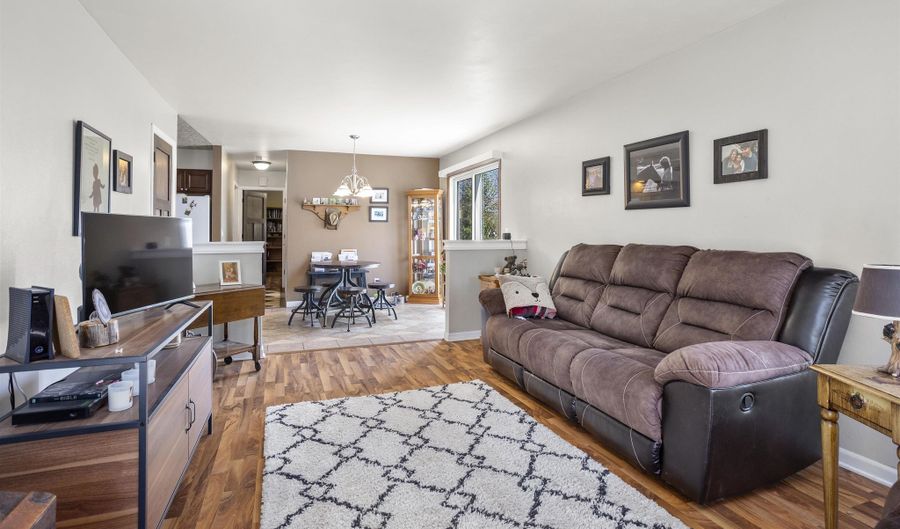 2407 S SCHAEFER St, Appleton, WI 54915 - 2 Beds, 1 Bath