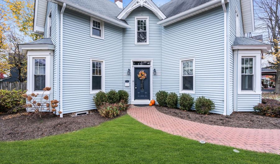 18 Middletown Ave, Atlantic Highlands, NJ 07716 - 4 Beds, 2 Bath