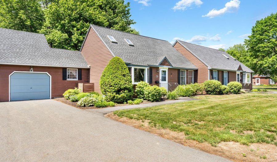 13 Cortland Cir, Bangor, ME 04401 - 2 Beds, 2 Bath