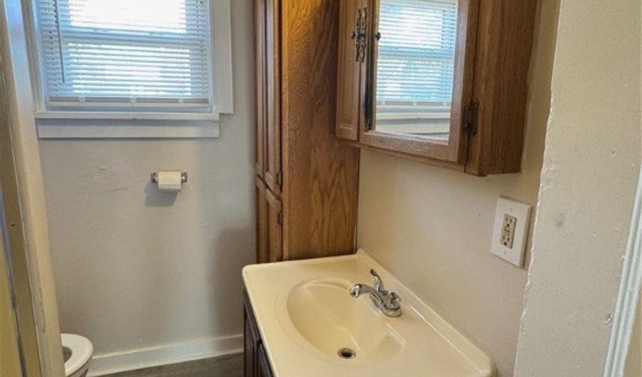 2161 East Ave, Akron, OH 44314 - 2 Beds, 1 Bath