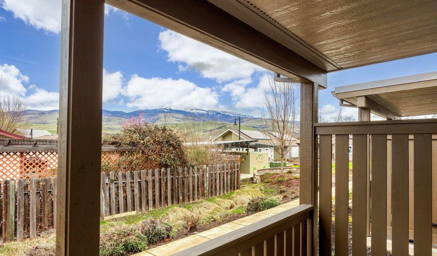 166 Mountain View Dr, Ashland, OR 97520 - 2 Beds, 1 Bath