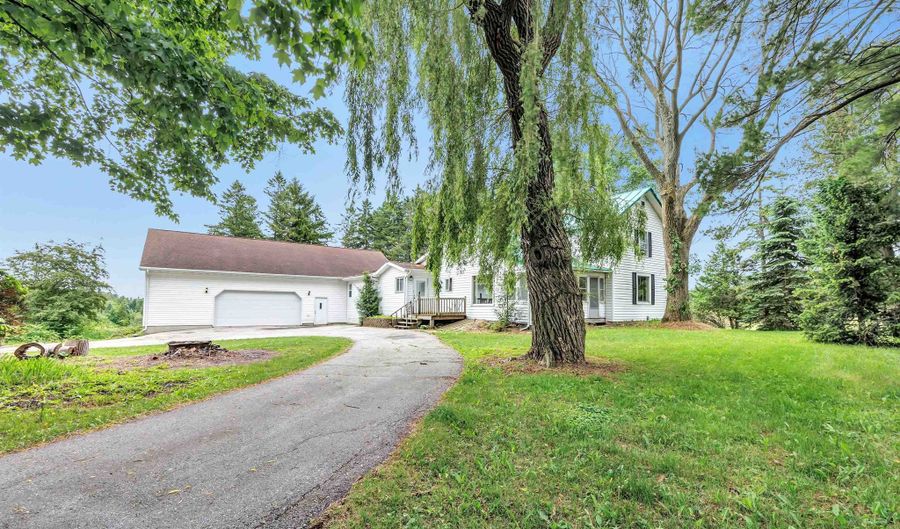 N8938 WOLF RIVER Drive, Algoma, WI 54201 - 4 Beds, 2 Bath