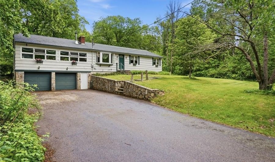 1556 Harkney Hil Rd, Coventry, RI 02816 - 3 Beds, 1 Bath