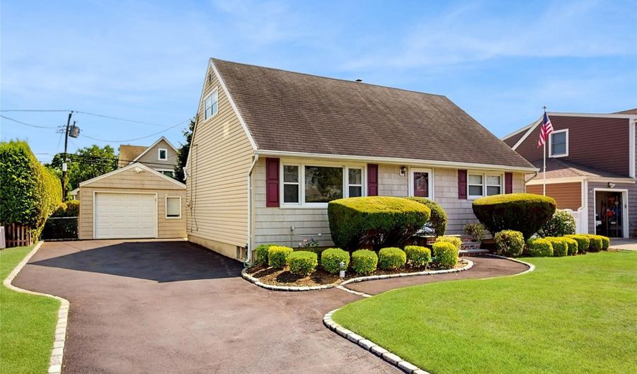 42 Plainfield Rd, Albertson, NY 11507 - 4 Beds, 2 Bath