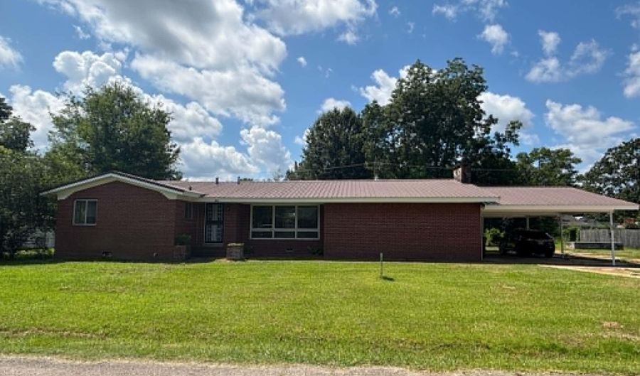 804 Maple St, Amory, MS 38821 - 4 Beds, 2 Bath