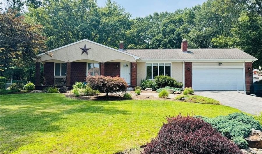 25 Beechnut Dr, Johnston, RI 02919 - 3 Beds, 1 Bath
