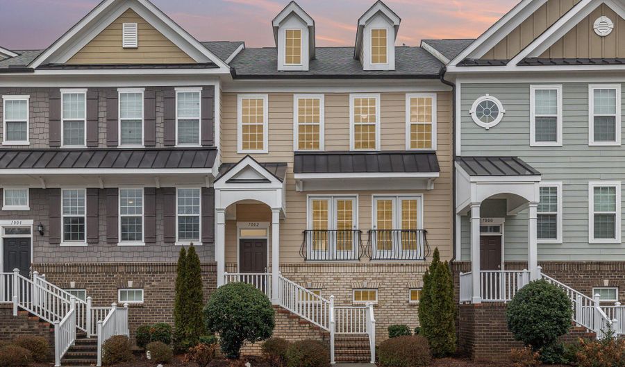 7002 Reedybrook Xing, Apex, NC 27523 - 3 Beds, 4 Bath