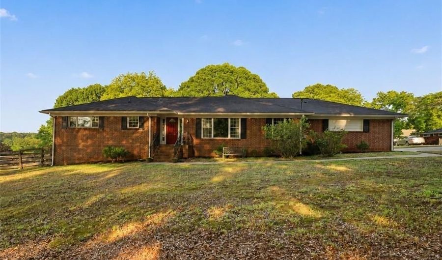5569 Fessenden Ave, Austell, GA 30106 - 3 Beds, 2 Bath