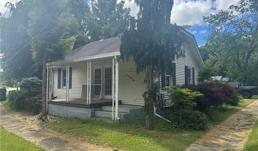 1604 E 27th St, Ashtabula, OH 44004 - 1 Beds, 1 Bath