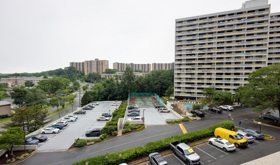5911 EDSALL Rd 406, Alexandria, VA 22304 - 2 Beds, 2 Bath