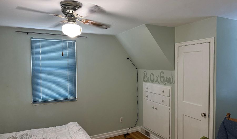 412 N Phillips St, Algona, IA 50511 - 3 Beds, 2 Bath