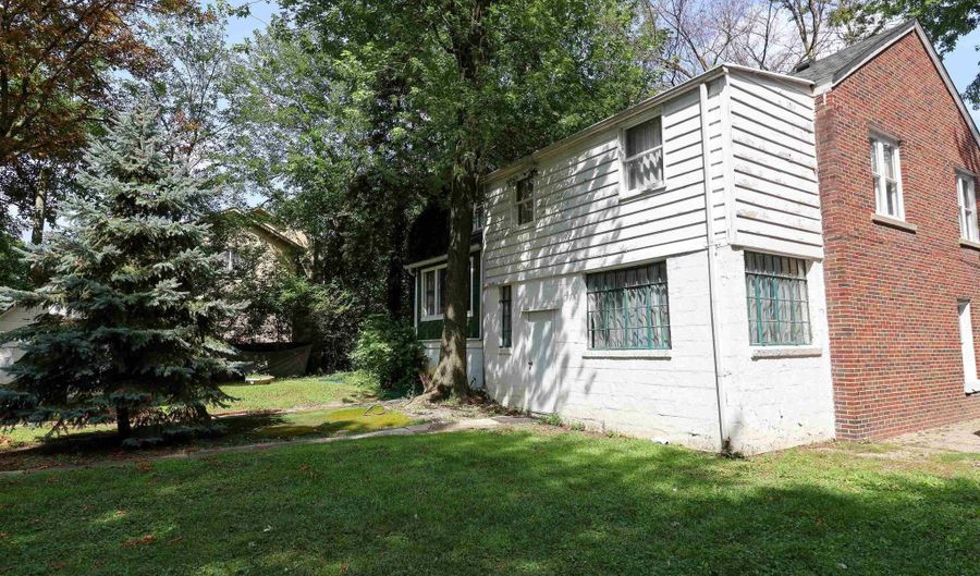 2656 E Big Beaver, Troy, MI 48083 - 5 Beds, 2 Bath