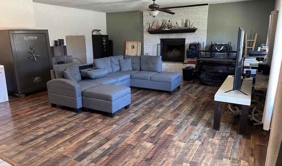 1813 W Currier Ave, Artesia, NM 88210 - 3 Beds, 2 Bath