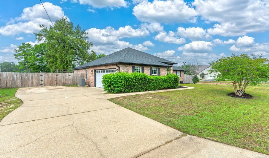 1681 Lady Ln, Baker, FL 32531 - 3 Beds, 2 Bath