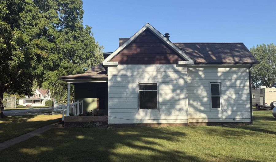 400 S 2nd Ave, Anthon, IA 51004 - 2 Beds, 2 Bath