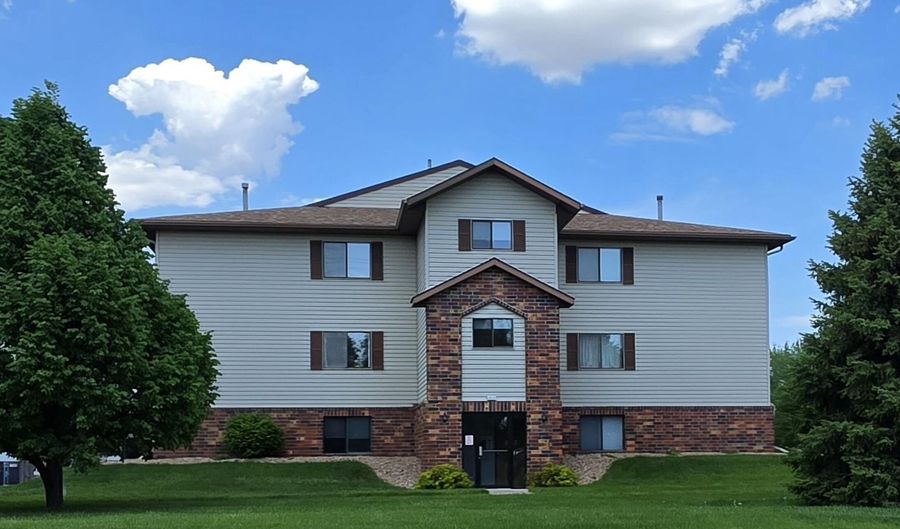 1521 E Melgaard Rd, Aberdeen, SD 57401 - 2 Beds, 2 Bath