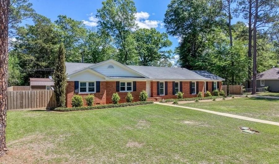 610 Summit Dr, Albany, GA 31707 - 4 Beds, 3 Bath
