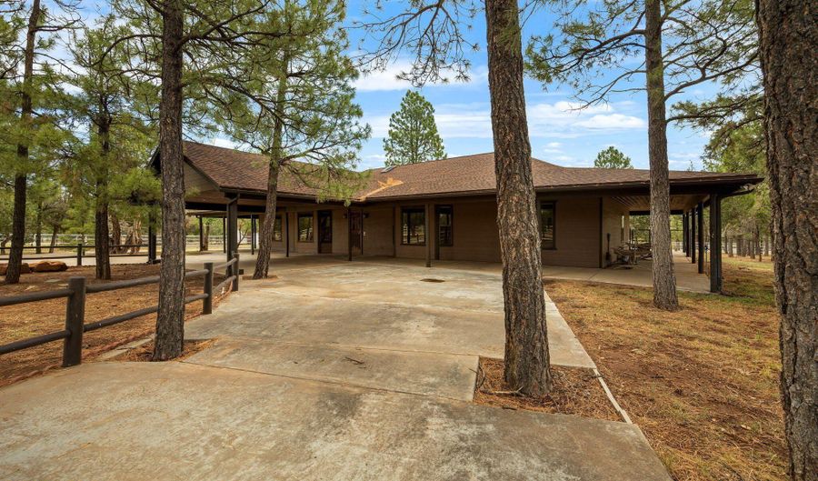 1955 Ricochet Ranch Rd, Clay Springs, AZ 85923 - 4 Beds, 2 Bath