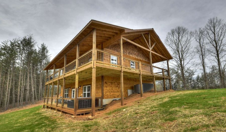 221 River Overlook Dr, Copperhill, TN 37317 - 4 Beds, 3 Bath