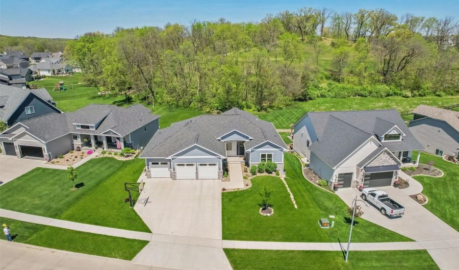 1101 Timber Valley Dr, Polk City, IA 50226 - 5 Beds, 4 Bath