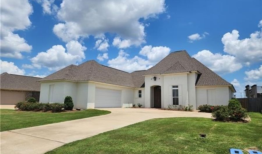 89 PECANWOOD Dr, Alexandria, LA 71303 - 4 Beds, 3 Bath