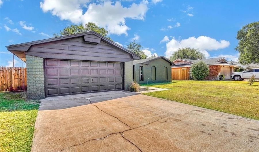 2404 N Robin St, Altus, OK 73521 - 3 Beds, 2 Bath