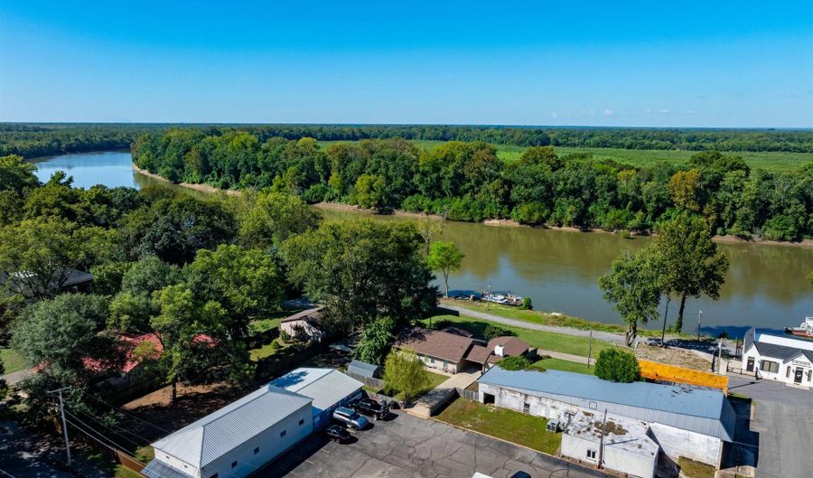 213 S 1st St, Augusta, AR 72006 - 2 Beds, 2 Bath