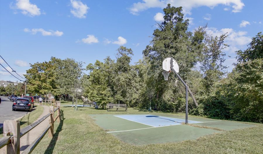 2322 S PIERCE St S, Arlington, VA 22202 - 5 Beds, 3 Bath