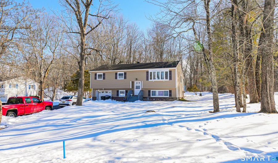 36 Benson Dr, Danbury, CT 06810 - 3 Beds, 1 Bath