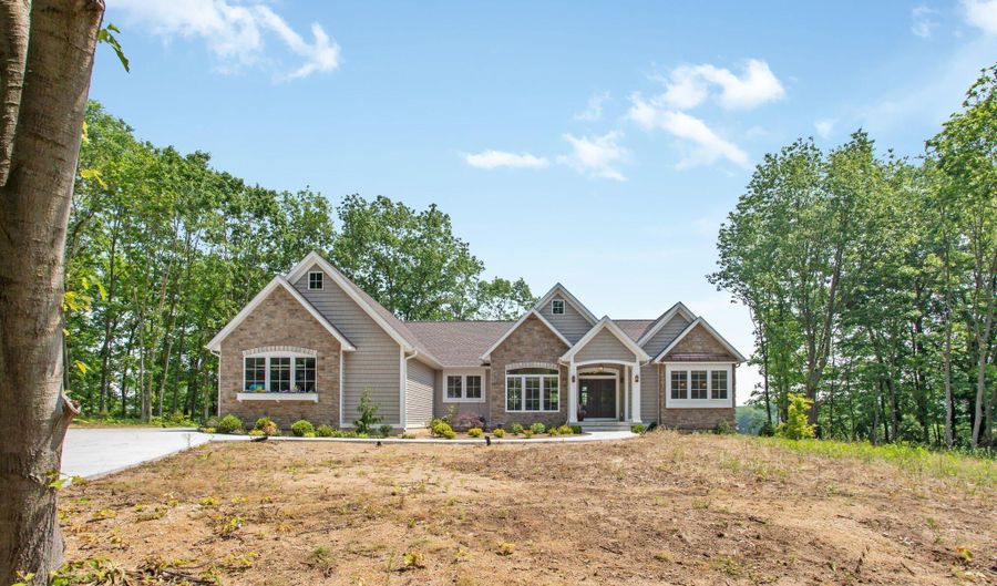 1663 Fairview Dr, Allegan, MI 49010 - 3 Beds, 4 Bath