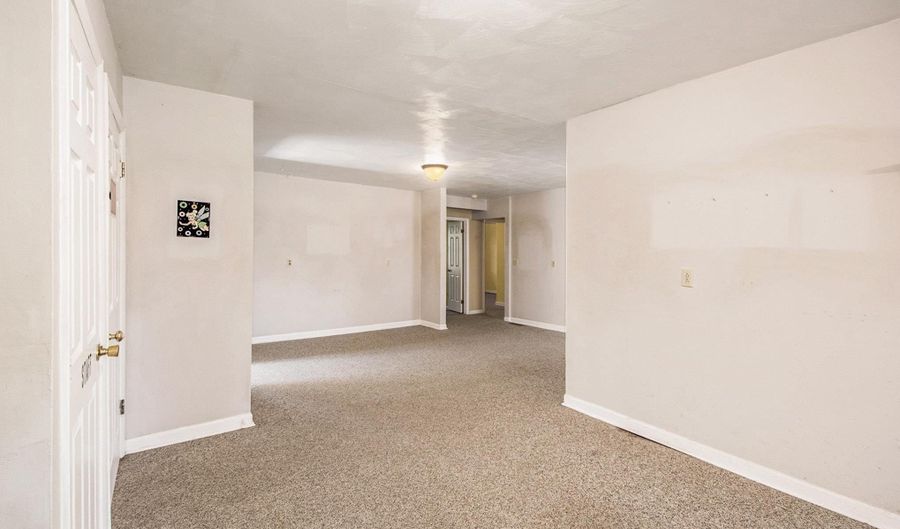 3822 Sharp Rd, Adrian, MI 49221 - 6 Beds, 4 Bath