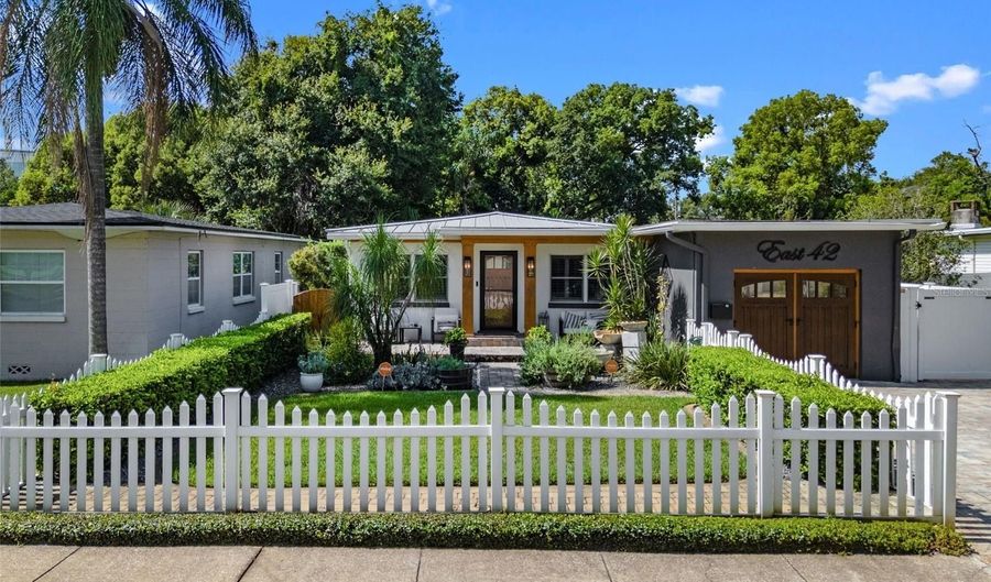 42 E HAZEL St, Orlando, FL 32804 - 2 Beds, 2 Bath
